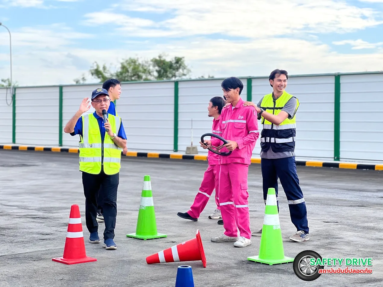 ภาพบรรยากาศ การอบรมขับขี่ปลอดภัย พนักงานขับรถในองค์กร โดย Safety Drive สถาบันอบรมขับขี่ปลอดภัย