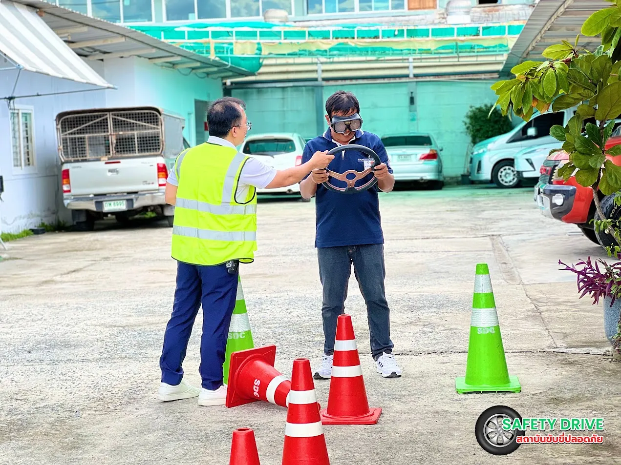 ภาพบรรยากาศ การอบรมขับขี่ปลอดภัย พนักงานขับรถในองค์กร โดย Safety Drive สถาบันอบรมขับขี่ปลอดภัย