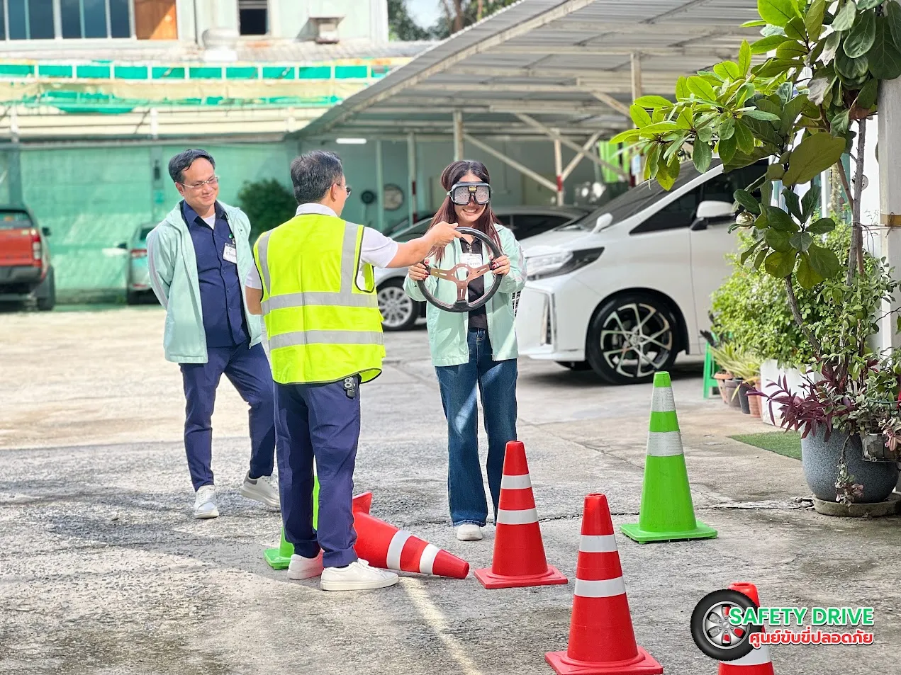 ภาพบรรยากาศ การอบรมขับขี่ปลอดภัย พนักงานขับรถในองค์กร โดย Safety Drive สถาบันอบรมขับขี่ปลอดภัย