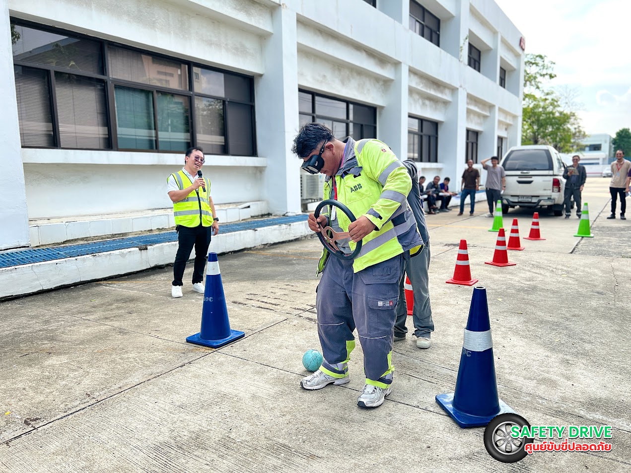 ภาพบรรยากาศ การอบรมขับขี่ปลอดภัย พนักงานขับรถในองค์กร โดย Safety Drive สถาบันอบรมขับขี่ปลอดภัย