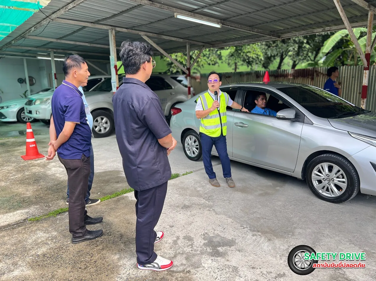 ภาพบรรยากาศ การอบรมขับขี่ปลอดภัย พนักงานขับรถในองค์กร โดย Safety Drive สถาบันอบรมขับขี่ปลอดภัย