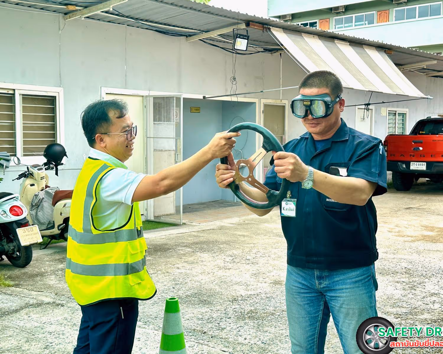 ภาพบรรยากาศ การอบรมขับขี่ปลอดภัย พนักงานขับรถในองค์กร โดย Safety Drive สถาบันอบรมขับขี่ปลอดภัย