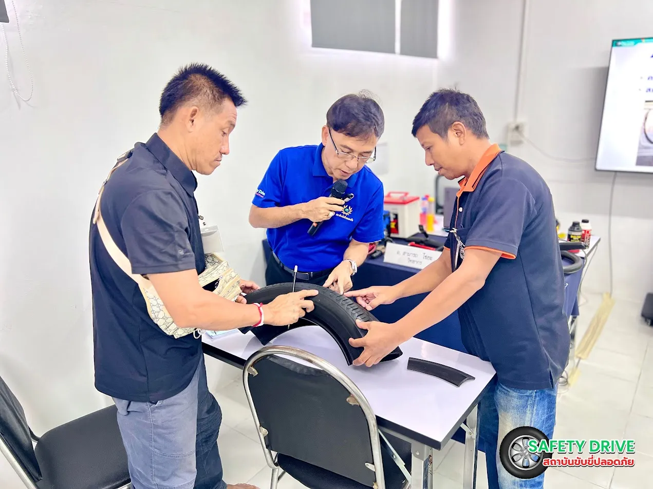 ภาพบรรยากาศ การอบรมขับขี่ปลอดภัย พนักงานขับรถในองค์กร โดย Safety Drive สถาบันอบรมขับขี่ปลอดภัย