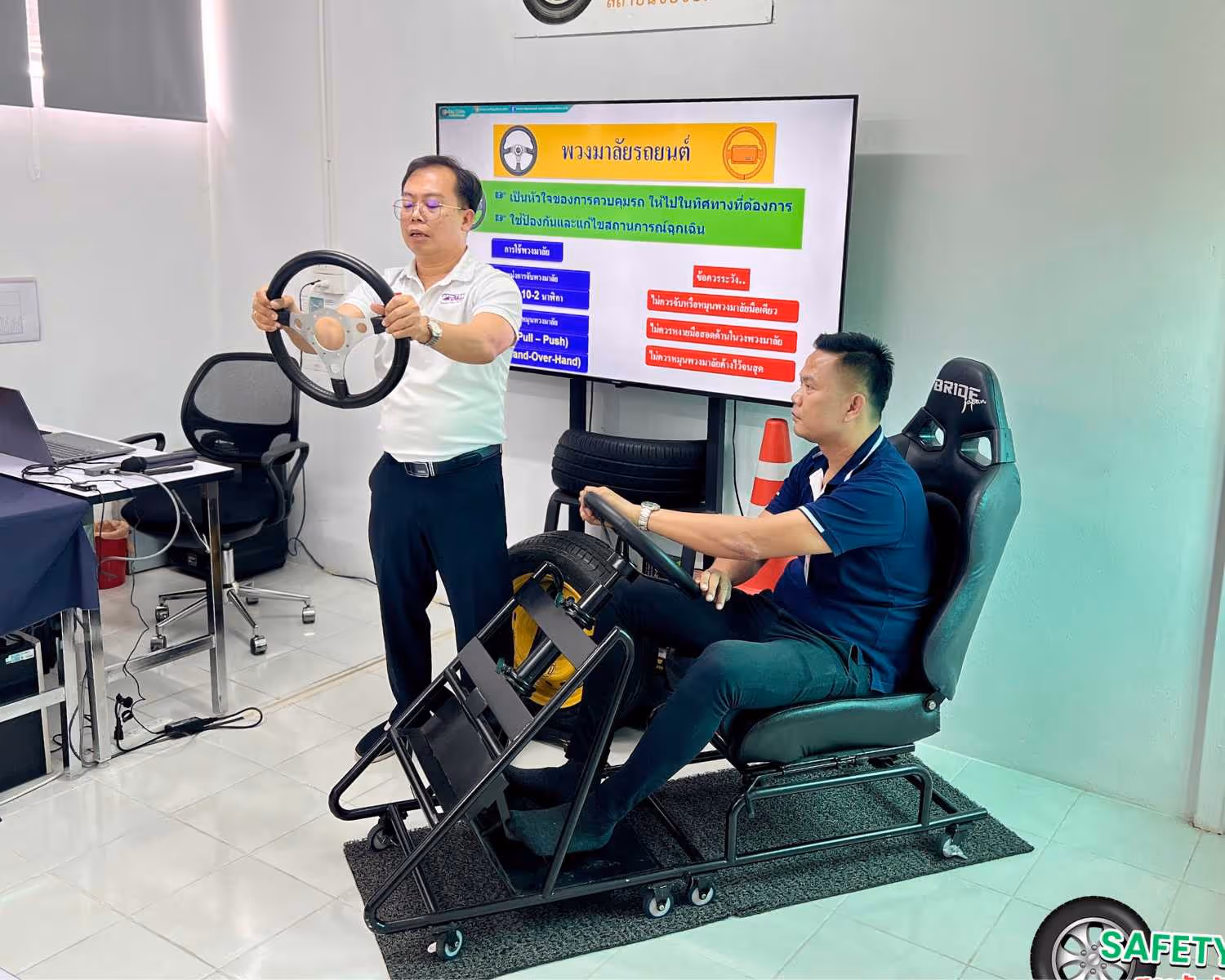 ภาพบรรยากาศ การอบรมขับขี่ปลอดภัย พนักงานขับรถในองค์กร โดย Safety Drive สถาบันอบรมขับขี่ปลอดภัย
