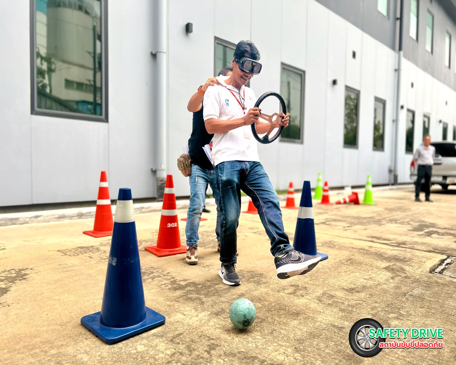 ภาพบรรยากาศ การอบรมขับขี่ปลอดภัย พนักงานขับรถในองค์กร โดย Safety Drive สถาบันอบรมขับขี่ปลอดภัย