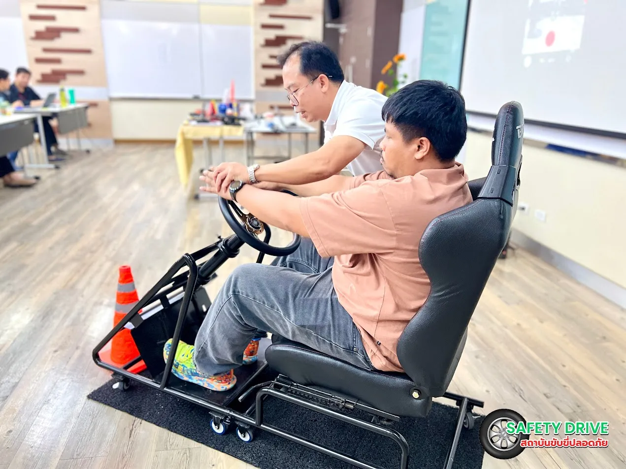 ภาพบรรยากาศ การอบรมขับขี่ปลอดภัย พนักงานขับรถในองค์กร โดย Safety Drive สถาบันอบรมขับขี่ปลอดภัย