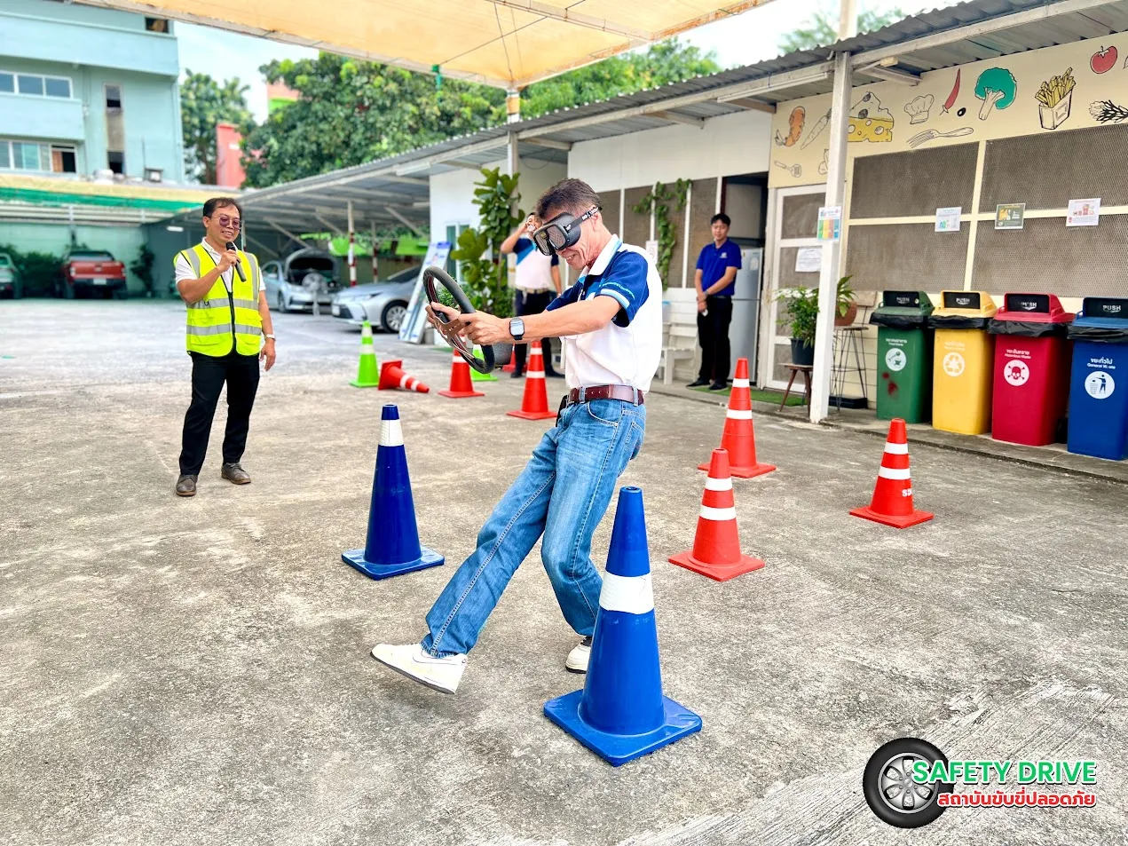 ภาพบรรยากาศ การอบรมขับขี่ปลอดภัย พนักงานขับรถในองค์กร โดย Safety Drive สถาบันอบรมขับขี่ปลอดภัย