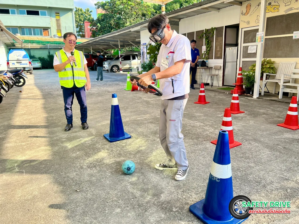 ภาพบรรยากาศ การอบรมขับขี่ปลอดภัย พนักงานขับรถในองค์กร โดย Safety Drive สถาบันอบรมขับขี่ปลอดภัย