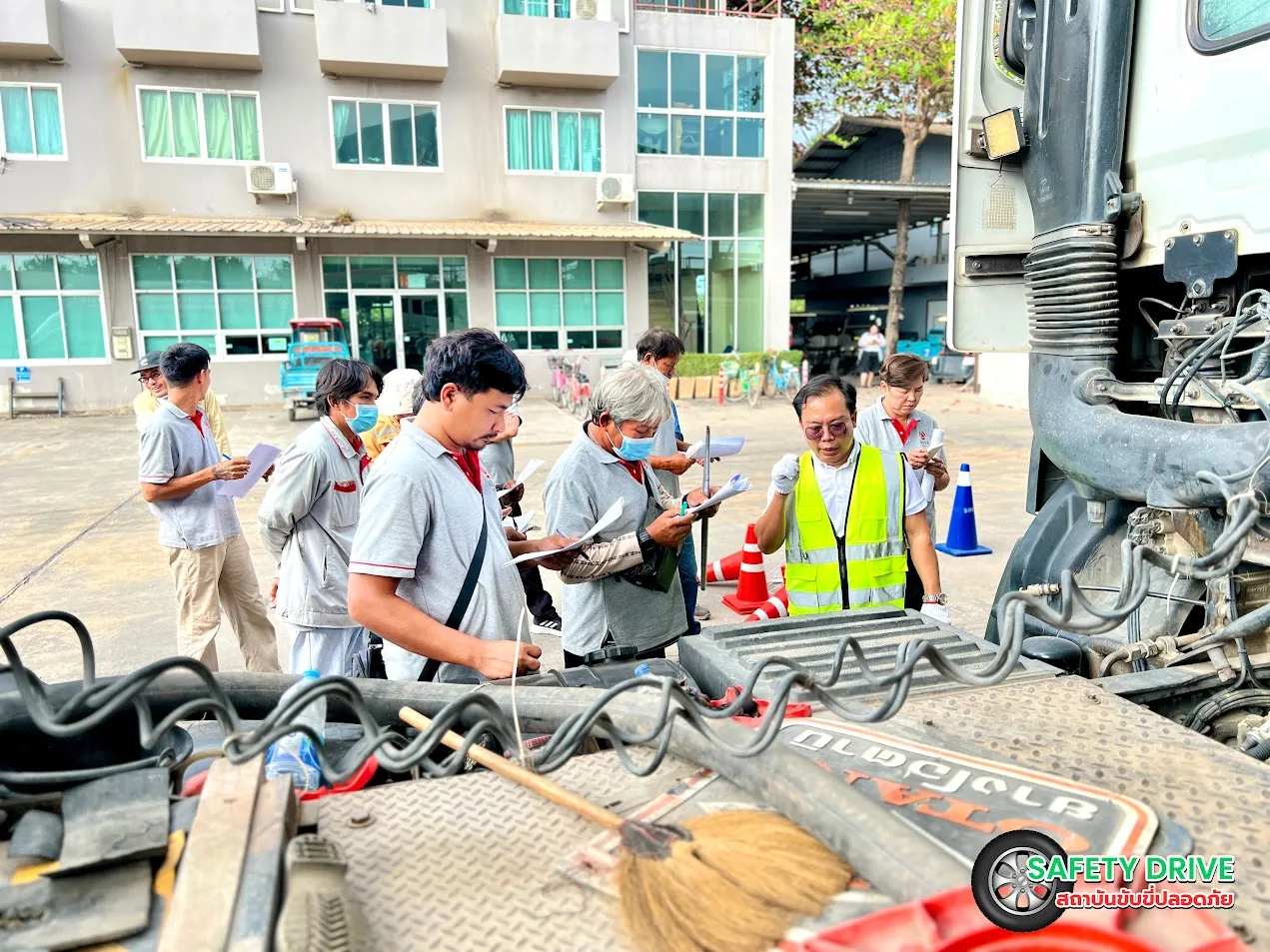 ภาพบรรยากาศ การอบรมขับขี่ปลอดภัย พนักงานขับรถในองค์กร โดย Safety Drive สถาบันอบรมขับขี่ปลอดภัย